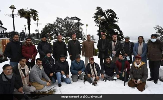 Himachal Pradesh Governor, Chief Minister Enjoy Snowfall In Shimla
