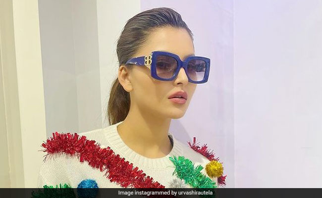 उर्वशी रौतेला ने सेंटा लुक में शेयर की फोटो, फैंस बोले- प्लेनेट की सबसे क्यूटेस्ट गर्ल उर्वशी रौतेला ने सेंटा लुक में शेयर की फोटो, फैंस बोले- प्लेनेट की सबसे क्यूटेस्ट गर्ल