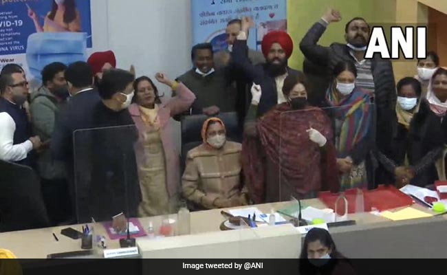 BJP's Sarabjit Kaur Becomes Chandigarh Mayor, Defeats AAP Rival By 1 Vote