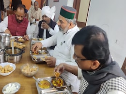 शिवसेना सांसद संजय राउत ने मुजफ्फरनगर पहुंचकर राकेश टिकैत से की भेंट, उद्धव ठाकरे से भी बात कराई शिवसेना सांसद संजय राउत ने मुजफ्फरनगर पहुंचकर राकेश टिकैत से की भेंट, उद्धव ठाकरे से भी बात कराई