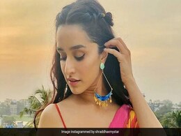 Earring Style : Shraddha Kapoor हर ओकेजन पर पहनती हैं कुछ जुदा इयररिंग, आपको भी जरूर भाएगा उनका यह यूनिक कलेक्शन Earring Style : Shraddha Kapoor हर ओकेजन पर पहनती हैं कुछ जुदा इयररिंग, आपको भी जरूर भाएगा उनका यह यूनिक कलेक्शन