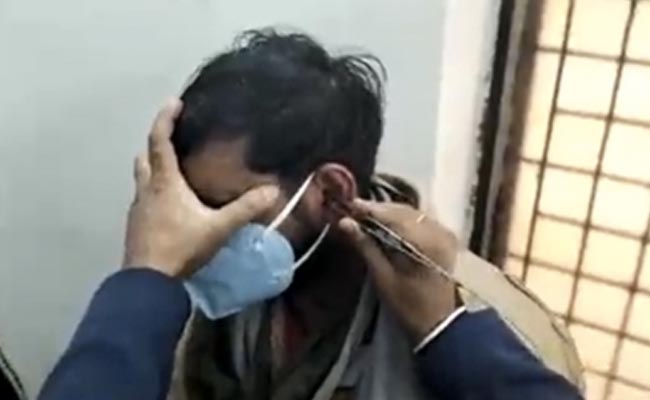 UPTET 2022 : अमेठी में टीईटी परीक्षा के दौरान नकल का नायाब तरीका सामने आया,पकड़ा गया