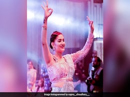 Sapna Choudhary ने जब साड़ी पहन किया 'गजबन' गाने पर डांस तो फैंस की उमड़ी भीड़, जमकर वायरल हो रहा वीडियो  Sapna Choudhary ने जब साड़ी पहन किया 'गजबन' गाने पर डांस तो फैंस की उमड़ी भीड़, जमकर वायरल हो रहा वीडियो