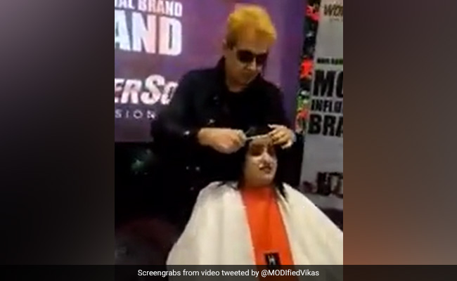 बाल काटते हुए जावेद हबीब का थूकते हुए वीडियो वायरल, महिला ने कहा- बहुत गंदी हरकत