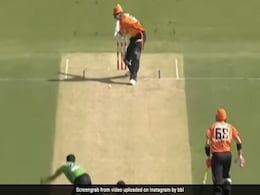 Video: हारिस रऊफ ने 144 km/h की रफ्तार से डाली खतरनाक यॉर्कर, चारों खाने चित हुआ बल्लेबाज Video: हारिस रऊफ ने 144 km/h की रफ्तार से डाली खतरनाक यॉर्कर, चारों खाने चित हुआ बल्लेबाज