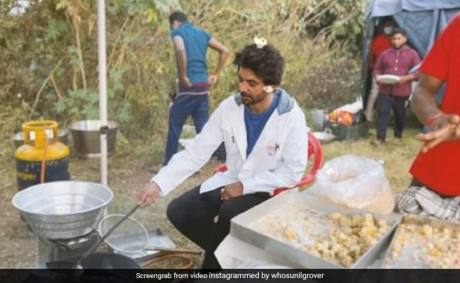 Sunil Grover ने बनाए गरमा गरम भटूरे, तो फैंस बोले- सर लोग ही नहीं भटूरे भी जल रहे हैं