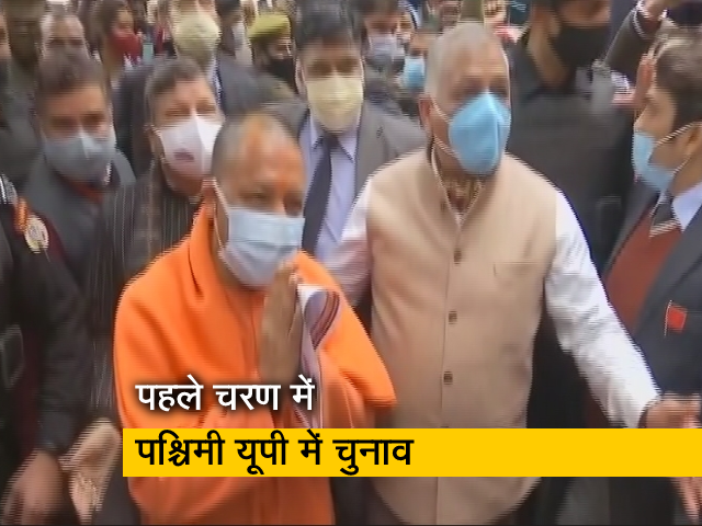 योगी आदित्यनाथ ने गाजियाबाद में घर-घर जाकर चुनाव प्रचार किया