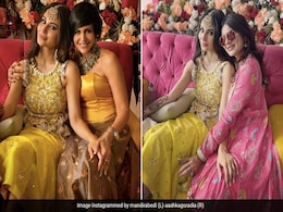 Mouni Roy Is An Exceptionally Chic Bride-To-Be In Sunshine Yellow For Her <i>Mehendi</i> Mouni Roy Is An Exceptionally Chic Bride-To-Be In Sunshine Yellow For Her <i>Mehendi</i>