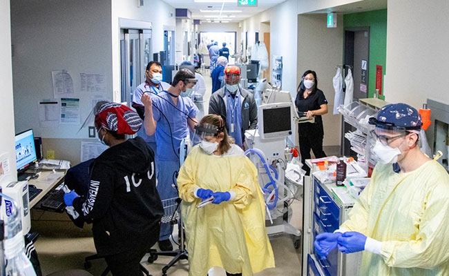 Omicron Surge Strains Canada's Hospital System, Hits Health Workers