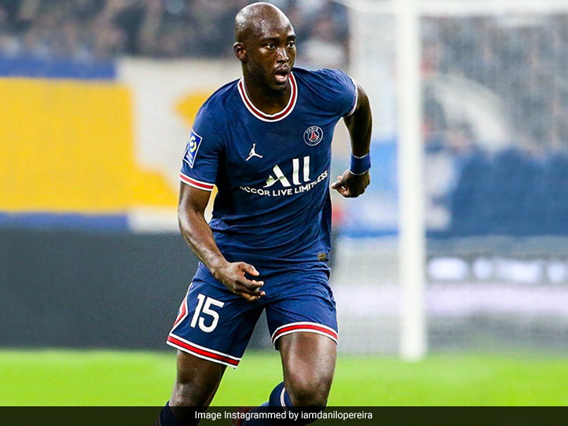 Danilo Joins Lionel Messi Among PSG Covid-19 Cases