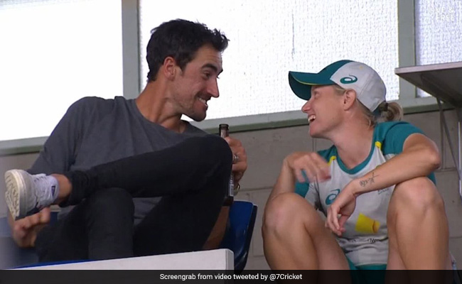 बीवी के साथ क्यूट मोमेंट शेयर करते दिखे स्टार्क, एक दूसरे को प्यार से खिलाया ब्रेड, देखें Video