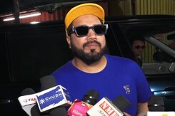Mika Singh Visits The Sets Of  <i>Bigg Boss 15</i> Mika Singh Visits The Sets Of  <i>Bigg Boss 15</i>