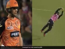 BBL: शादाब खान ने 'सुपरमैन' बनकर लिया कैच, देखकर बल्लेबाज हो गया कंफ्यूज, देखें Video BBL: शादाब खान ने 'सुपरमैन' बनकर लिया कैच, देखकर बल्लेबाज हो गया कंफ्यूज, देखें Video