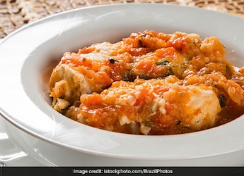 Paneer Roll Gravy Recipe: Give A Lip-Smacking Twist To Paneer Rolls With This Yummy Recipe Paneer Roll Gravy Recipe: Give A Lip-Smacking Twist To Paneer Rolls With This Yummy Recipe