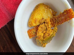 Winter Pickle: ये चटपटा अचार देगा ग्लोइंग स्किन, जोड़ों के दर्द से राहत, कब्ज दूर करने के साथ पाचन करेगा बेहतर, यहां है रेसिपी Winter Pickle: ये चटपटा अचार देगा ग्लोइंग स्किन, जोड़ों के दर्द से राहत, कब्ज दूर करने के साथ पाचन करेगा बेहतर, यहां है रेसिपी