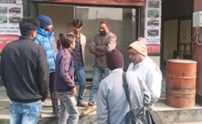 ग्रेटर नोएडा में देर रात खाना देने से इनकार करने पर दुकानदार की गोली मारकर  हत्या