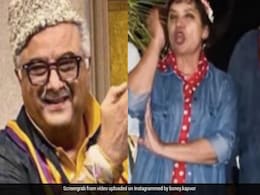 बोनी कपूर ने शबाना आजमी के साथ शम्मी कपूर के गाने पर किया झूमकर डांस, तो बेटी जाह्नवी कपूर का यूं आए कमेंट बोनी कपूर ने शबाना आजमी के साथ शम्मी कपूर के गाने पर किया झूमकर डांस, तो बेटी जाह्नवी कपूर का यूं आए कमेंट