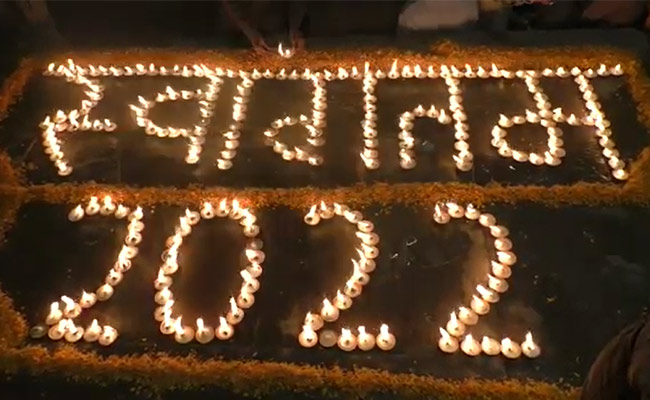 नववर्ष पर देशभर में जश्न का माहौल, PM मोदी सहित कई दिग्गज नेताओं ने दी बधाई