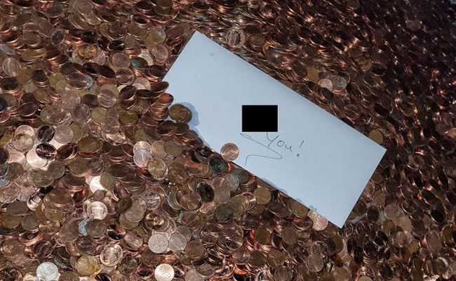 बॉस ने कर्मचारी से लिया बदला! सैलरी में दिए  227 किलो के सिक्के, सोशल मीडिया पर हंगामा