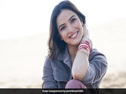 जैस्मीन भसीन ने लाल चूड़े में शेयर की फोटो तो फैन्स ने पूछा- क्या आपने अली गोनी से शादी कर ली? जैस्मीन भसीन ने लाल चूड़े में शेयर की फोटो तो फैन्स ने पूछा- क्या आपने अली गोनी से शादी कर ली?
