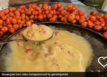 Watch: Viral Video Of A Famous Street Food Disapproved By The Internet; Here's Why Watch: Viral Video Of A Famous Street Food Disapproved By The Internet; Here's Why