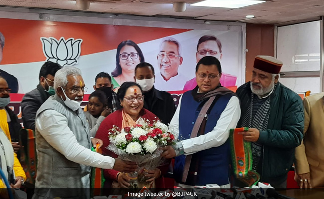 उत्‍तराखंड में कांग्रेस को झटका, पार्टी की महिला इकाई की प्रमुख सरिता आर्य BJP में शामिल