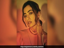 Pushpa एक्ट्रेस Rashmika Mandanna का ये एयरपोर्ट लुक आपने पहले नहीं देखा होगा, असल जीवन में दिखती हैं बेहद अलग  Pushpa एक्ट्रेस Rashmika Mandanna का ये एयरपोर्ट लुक आपने पहले नहीं देखा होगा, असल जीवन में दिखती हैं बेहद अलग