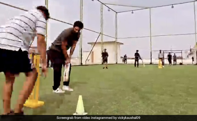 Vicky Kaushal Enjoys Another Game Of Cricket With His Team Amid Shoot