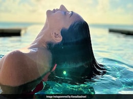 Kiara Advani Looks As Radiant As Sunshine In Her Sunkissed Beach Photo Kiara Advani Looks As Radiant As Sunshine In Her Sunkissed Beach Photo