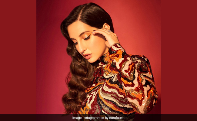 नोरा फतेही के ग्लैमरस लुक ने इंटरनेट पर मचाया हंगामा, टाइगर प्रिंट बॉडीकॉन ड्रेस में शेयर कीं सिजलिंग PHOTOS