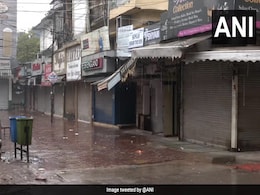 Weekend Curfew Begins In Delhi; Police, Administration Keep Vigil | Pics Weekend Curfew Begins In Delhi; Police, Administration Keep Vigil | Pics