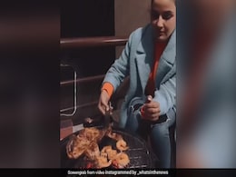कड़ाके की ठंड में आग पर चिकन भूनती नजर आईं जैस्मिन भसीन- देखें वीडियो कड़ाके की ठंड में आग पर चिकन भूनती नजर आईं जैस्मिन भसीन- देखें वीडियो