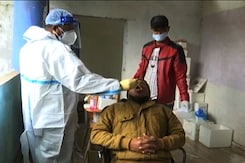 Delhi Positivity Rate Stays At 30%, Daily Cases Drop To 20,718 Delhi Positivity Rate Stays At 30%, Daily Cases Drop To 20,718