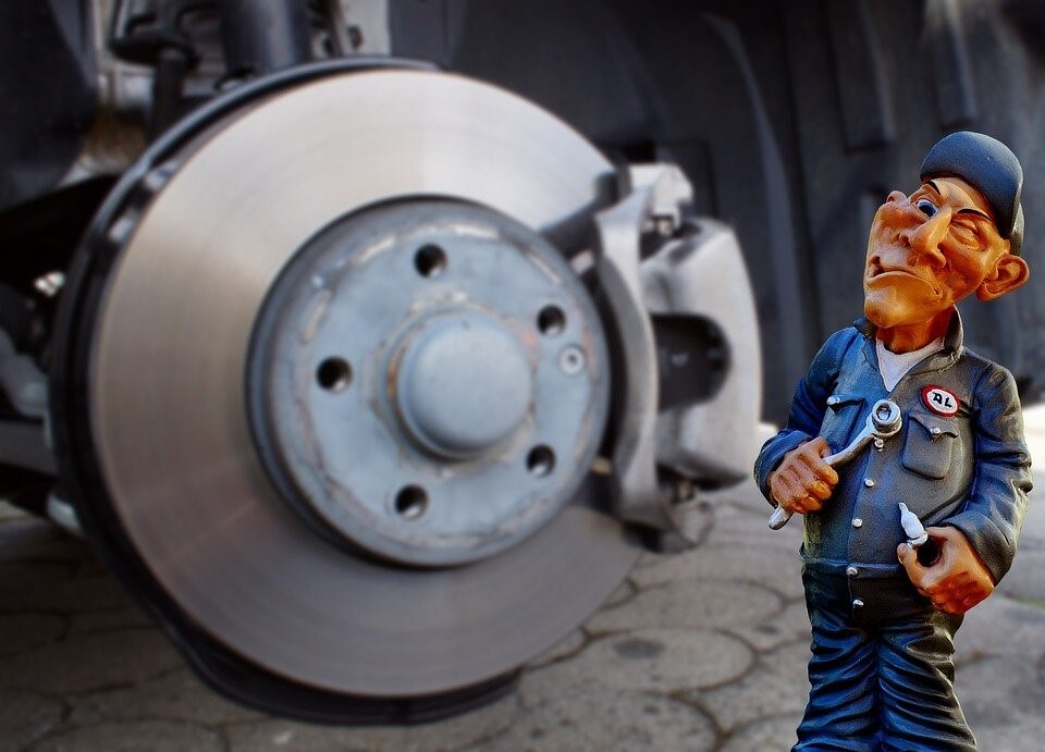 Third-Party or Dealearship  Which Service Partner Should You Choose for Your Car?