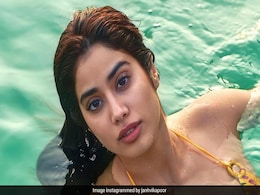 Janhvi Kapoor पूल में चिल करती आईं नजर, स्टाइलिश अंदाज ने जीता फैन्स का दिल Janhvi Kapoor पूल में चिल करती आईं नजर, स्टाइलिश अंदाज ने जीता फैन्स का दिल