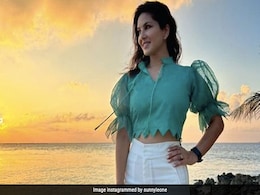Sunny Leone ने शेयर की परफेक्ट संडे की फोटो, पूल साइड गुलाबी स्विमवियर में यूं लेटी आईं नजर Sunny Leone ने शेयर की परफेक्ट संडे की फोटो, पूल साइड गुलाबी स्विमवियर में यूं लेटी आईं नजर