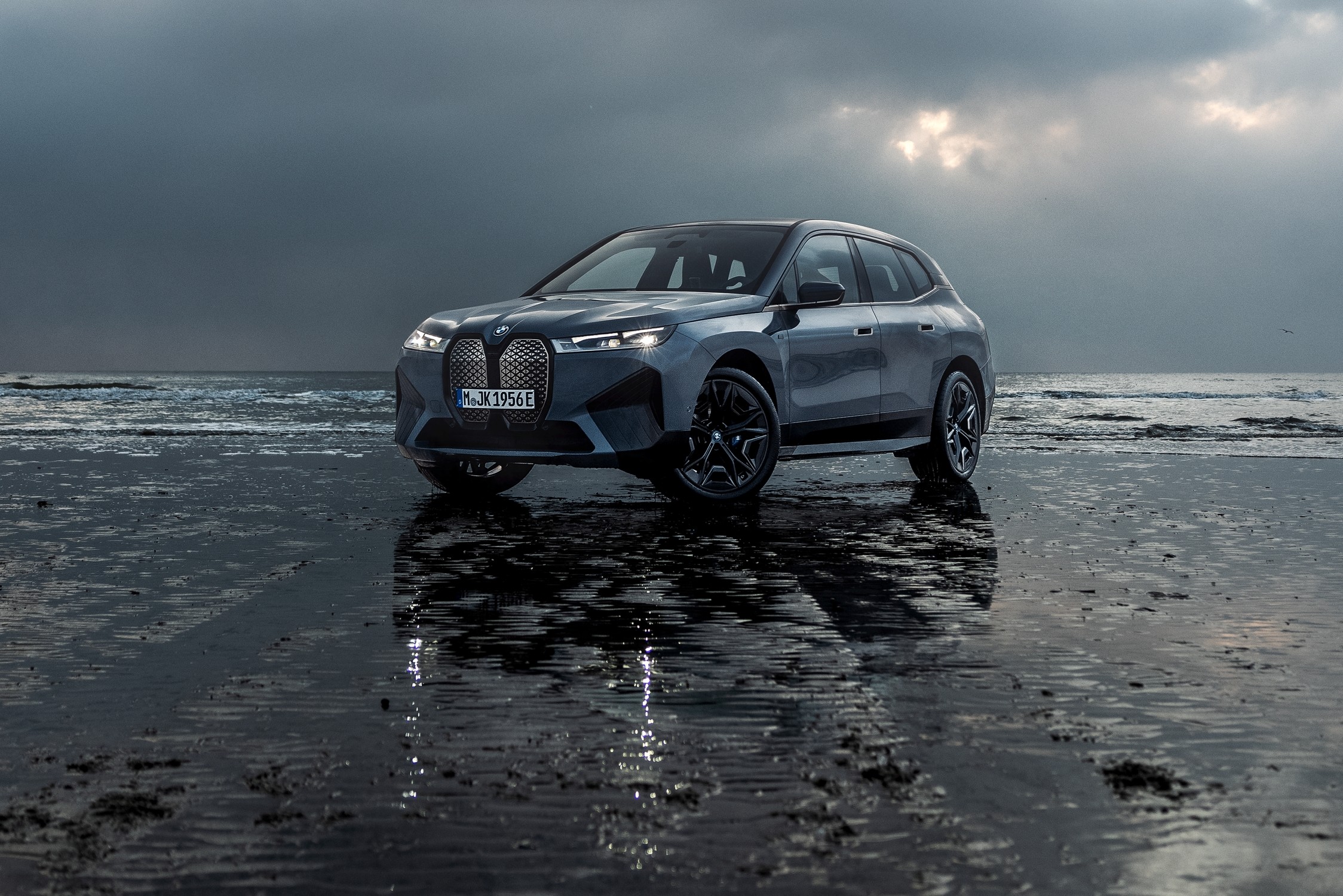 CES 2022: BMW iX M60 Unveiled; Gets An All-electric Range Of 566 Km