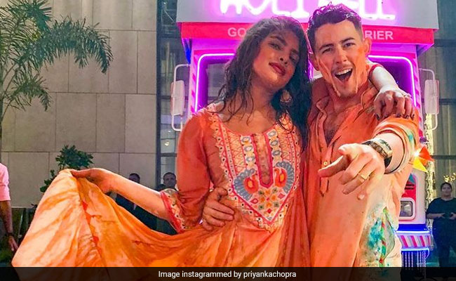 सलवार कमीज हो या साड़ी हर पहनावे में हटके नजर आईं Priyanka Chopra, देसी गर्ल के 5 देसी लुक