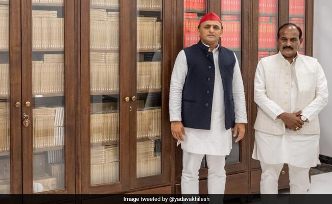 Photo Bomb, Akhilesh Yadav-Style: For Ministers Who Quit, He Has A Pic
