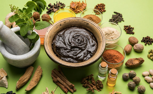 5 Home Remedies To Remove Dandruff And Itchy Scalp