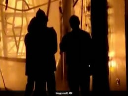 नोएडा के स्पा सेंटर में लगी भीषण आग, दो की जलकर दर्दनाक मौत नोएडा के स्पा सेंटर में लगी भीषण आग, दो की जलकर दर्दनाक मौत