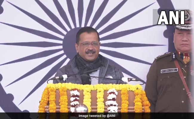 'दिल्ली सरकार के दफ्तरों में नेताओं की नहीं, अंबेडकर और भगत सिंह की लगेंगी तस्वीरें' : केजरीवाल का नया चुनावी दांव?