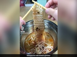 Noodles से महिला ने बुन डाला स्वेटर, देखकर चकराया लोगों का सिर, 60 लाख से ज्यादा बार देखा गया Video Noodles से महिला ने बुन डाला स्वेटर, देखकर चकराया लोगों का सिर, 60 लाख से ज्यादा बार देखा गया Video
