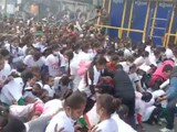 Video : Watch: Stampede-Like Scene At A Congress Marathon In UP, Masks Missing