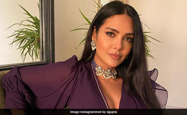 Actress Esha Gupta Tests Positive for COVID-19