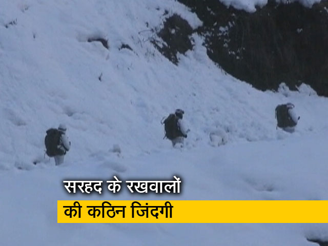 सरहदों पर घुटनों तक बर्फ और खराब मौसम में ड्यूटी कर रहे जवान