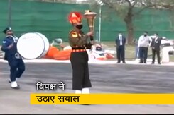 युद्ध स्मारक की मशाल में विलय की गई 50 साल पुरानी अमर जवान ज्योति युद्ध स्मारक की मशाल में विलय की गई 50 साल पुरानी अमर जवान ज्योति