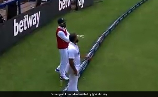 SA vs IND: दूसरा टेस्ट नहीं खेलने के बाद भी कोहली का दिखा 'कप्तानी' वाला अंदाज, Live मैच में शमी को दिए इनपुट- Video