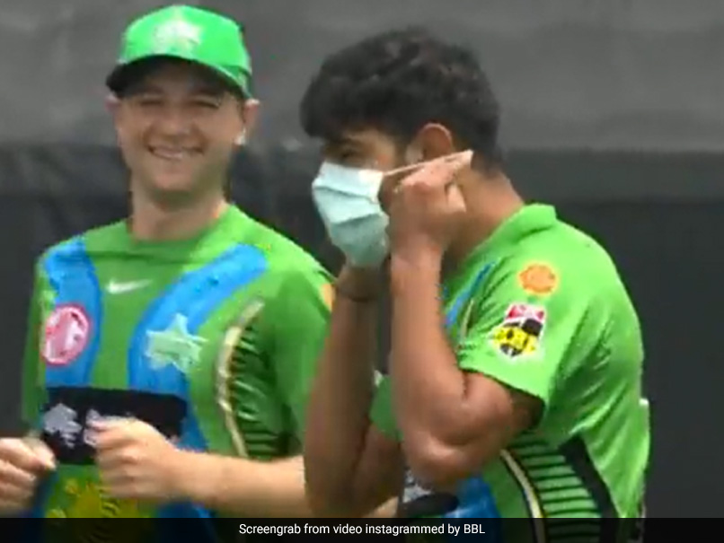 BBL: विकेट लेते ही 'मास्क' पहनने लगा पाकिस्तानी बॉलर, फिर ऐसे मनाया जश्न, देखें Video