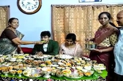 आंध्र प्रदेश के एक परिवार ने होने वाले NRI दामाद को परोसे 365 प्रकार के व्यंजन आंध्र प्रदेश के एक परिवार ने होने वाले NRI दामाद को परोसे 365 प्रकार के व्यंजन